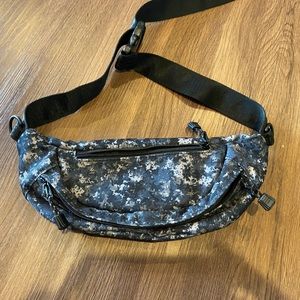 American Eagle fanny pack